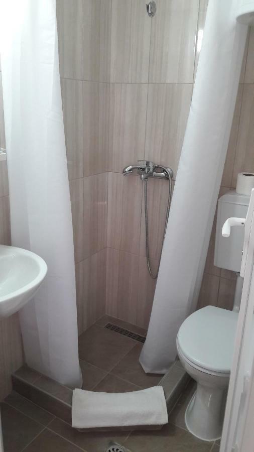 אוהריד Chardak Apartments מראה חיצוני תמונה